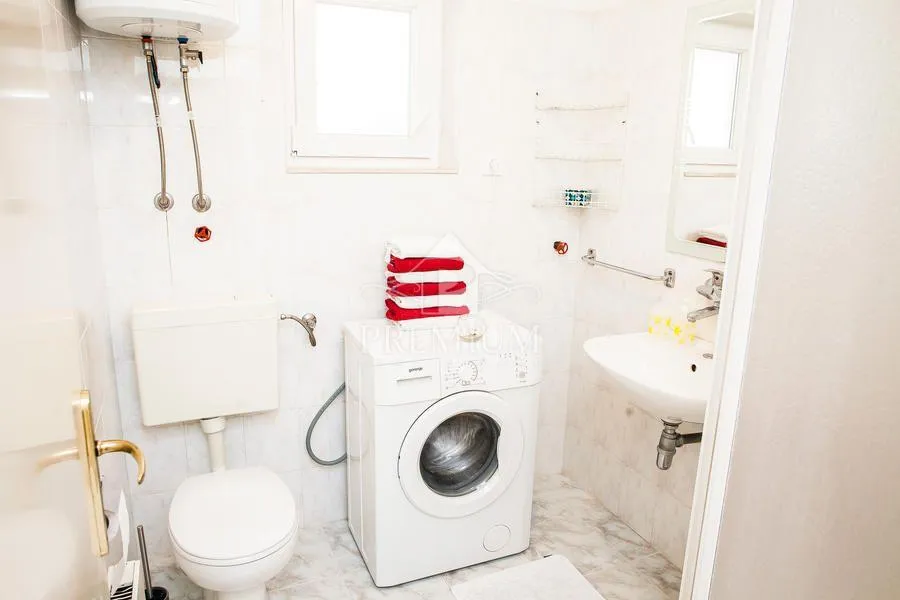 etaža kuće sa dva odvojena apartmana na mirnoj lokaciji - slika 31