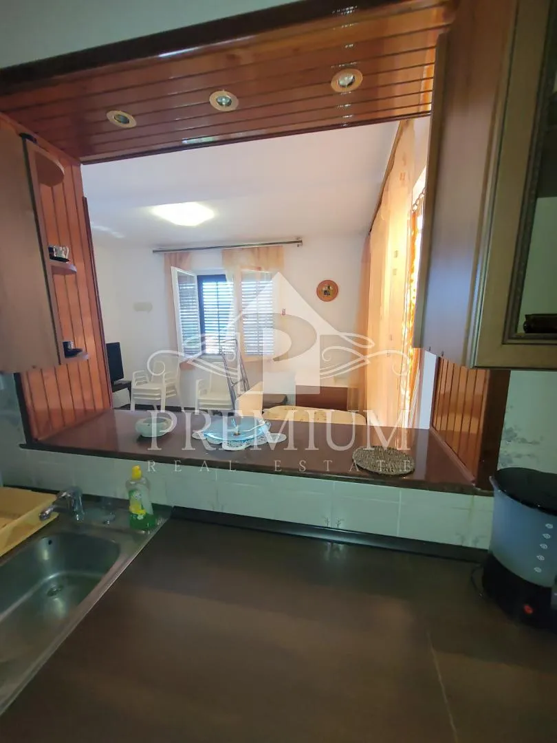 kuća sa 4 stambene jedinice, pogled, dvorište - slika 29