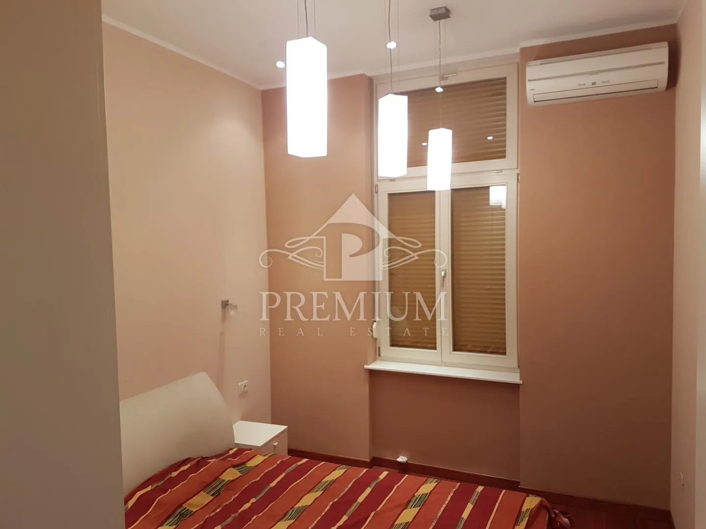 adaptiran stan u staroj vili blizu centra i mora, garaža, pogled - slika 21