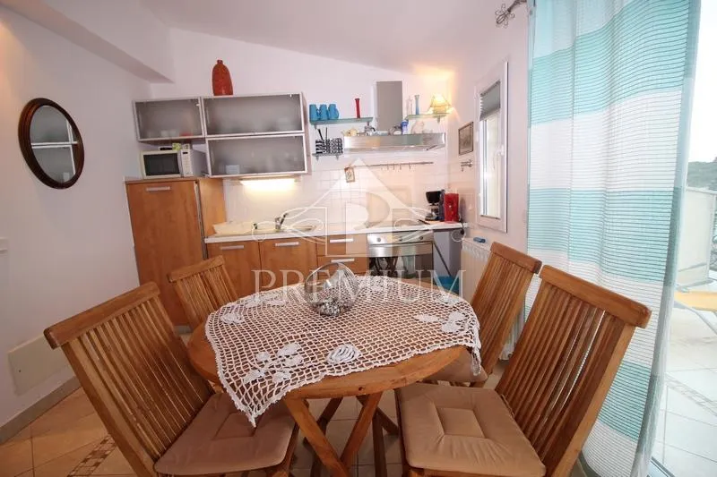 stara jezgra, kuća na 4 etaže, 5 apartmana, pogodno za razne djelatnosti - slika 51