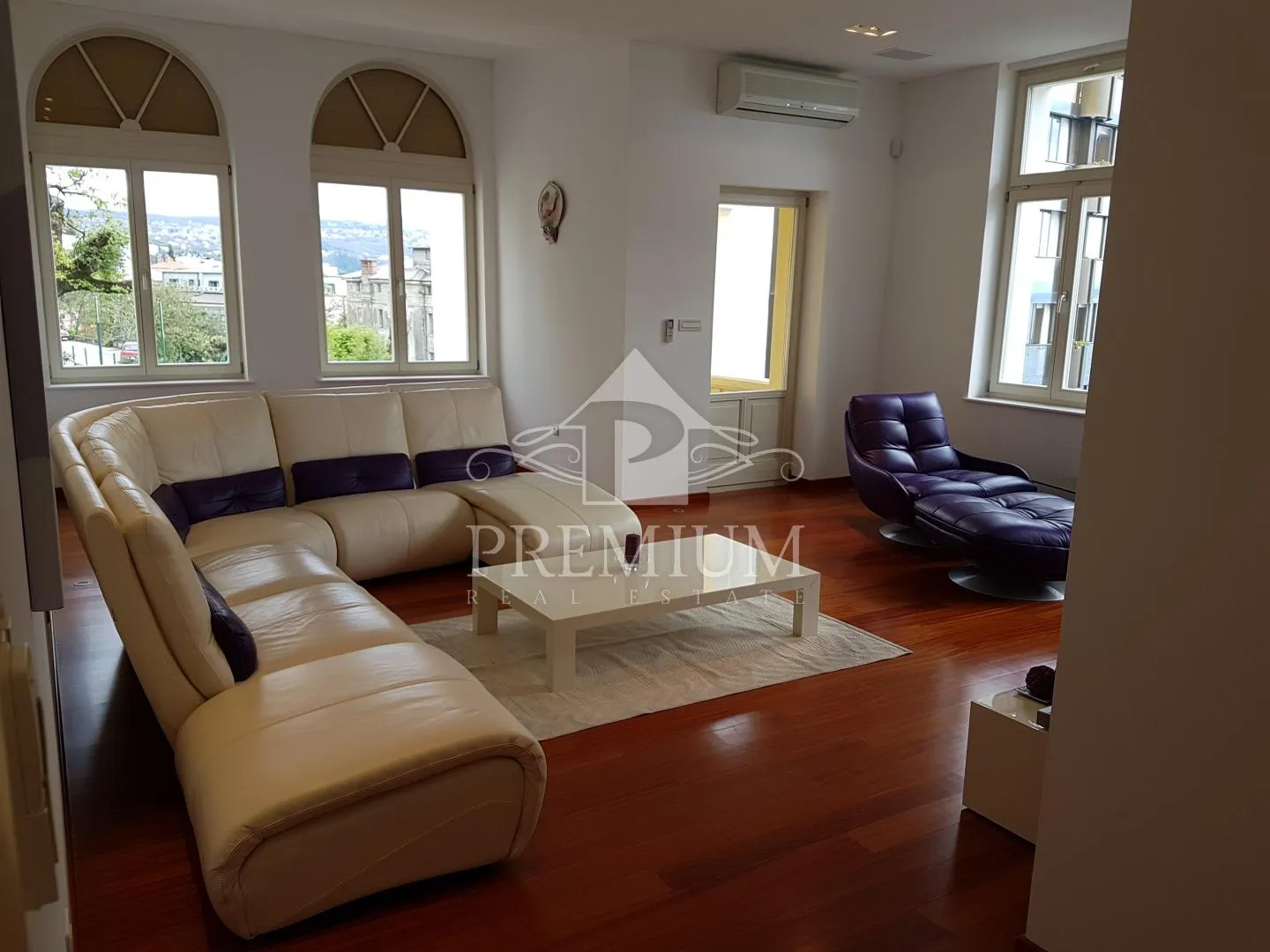 adaptiran stan u staroj vili blizu centra i mora, garaža, pogled - slika 2