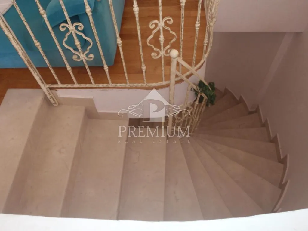 troetažni stan 290 m2, blizina mora, pogled,garaža - slika 20