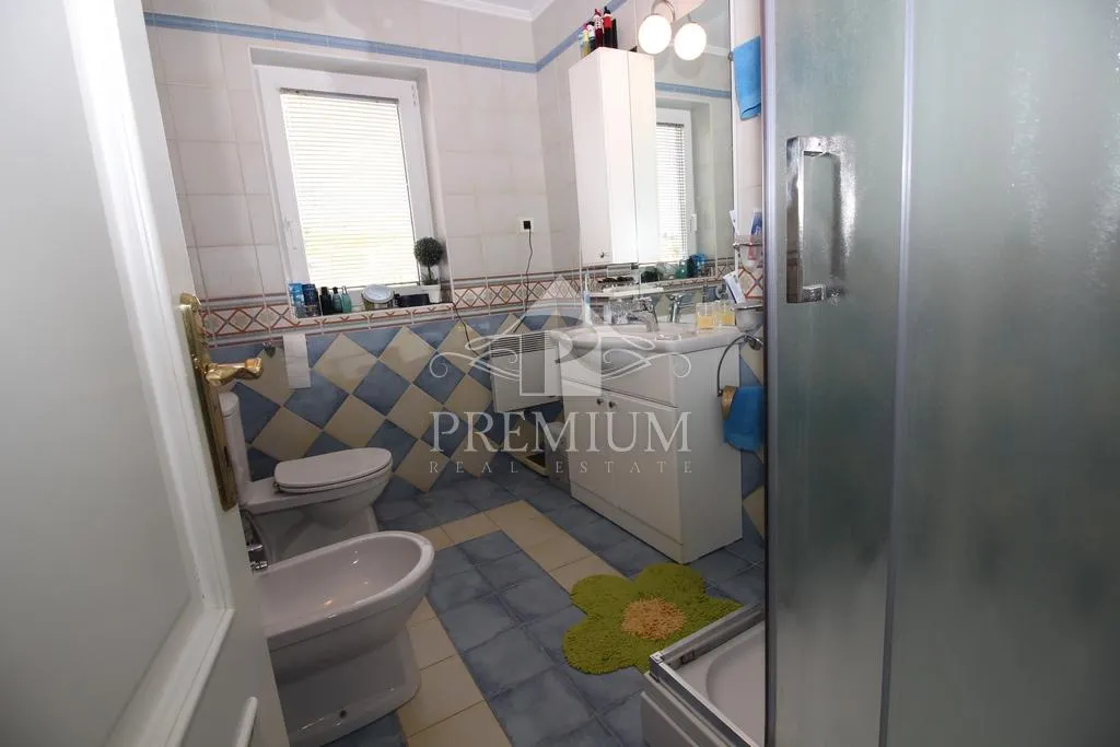 ekskluzivan dvoetažan stan, 4s + db, parking, pogled - slika 40