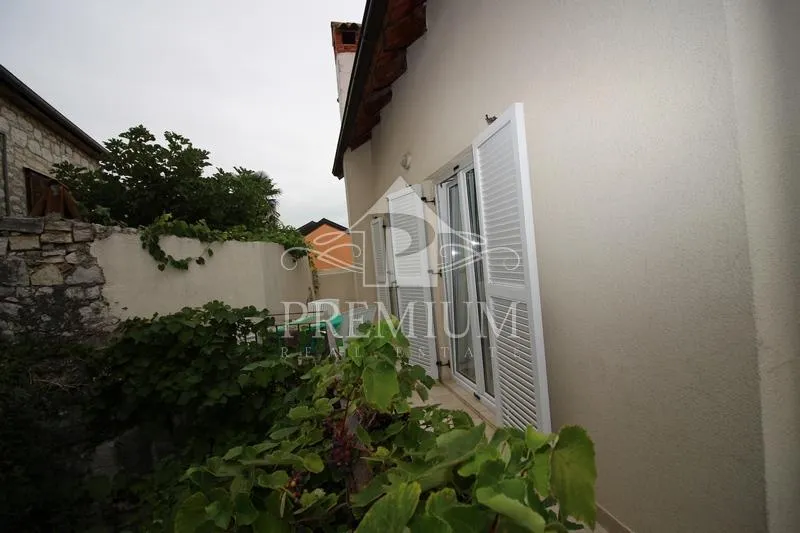 stara jezgra, kuća na 4 etaže, 5 apartmana, pogodno za razne djelatnosti - slika 44