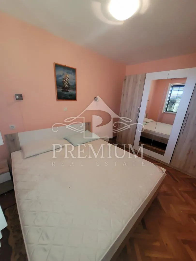 kuća sa 4 stambene jedinice, pogled, dvorište - slika 15