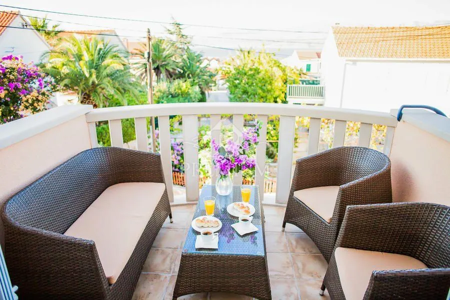 etaža kuće sa dva odvojena apartmana na mirnoj lokaciji - slika 2