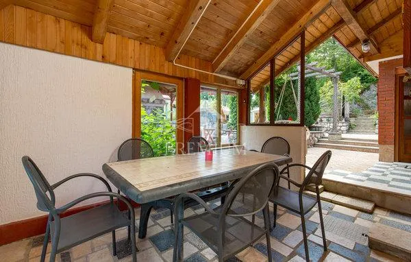 kuća sa velikom okućnicom u oazi gorskog kotara - slika 2
