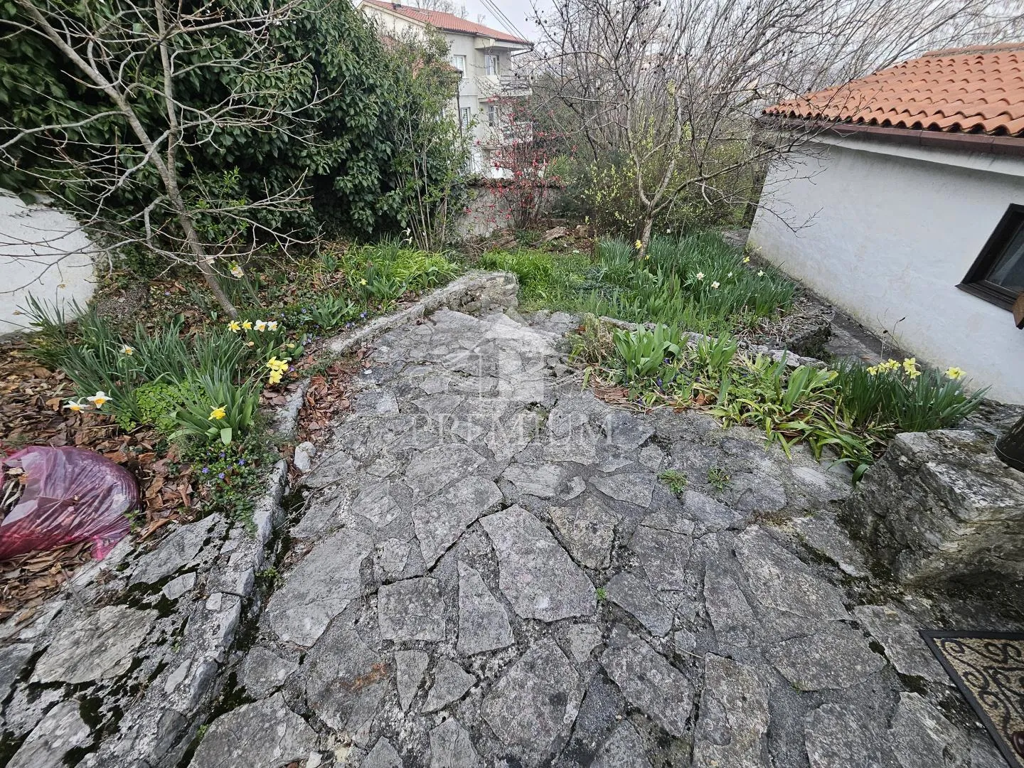 obiteljska kuća sa velikom okućnicom na mirnoj lokaciji - slika 53