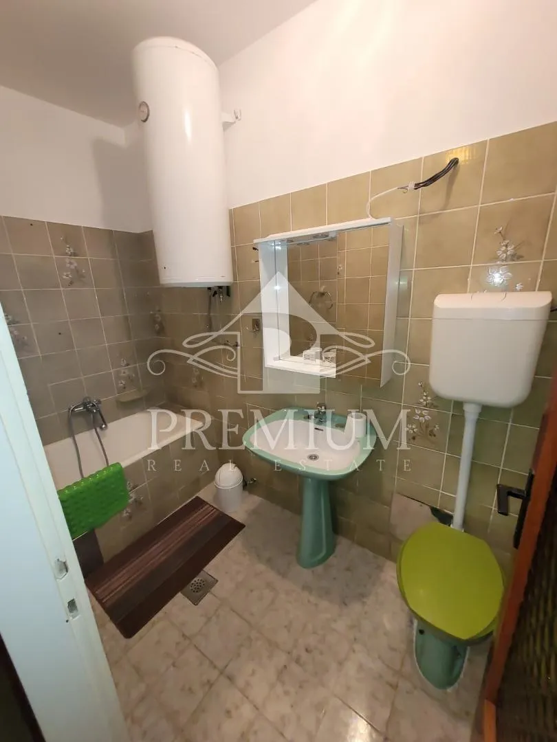 kuća sa 4 stambene jedinice, pogled, dvorište - slika 27