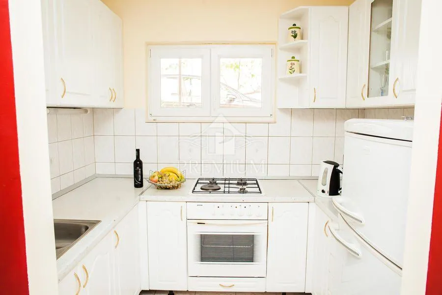 etaža kuće sa dva odvojena apartmana na mirnoj lokaciji - slika 30