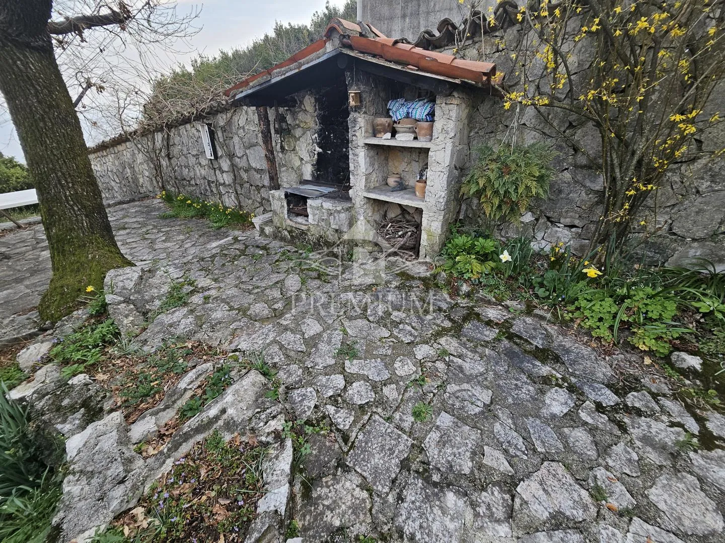 obiteljska kuća sa velikom okućnicom na mirnoj lokaciji - slika 57