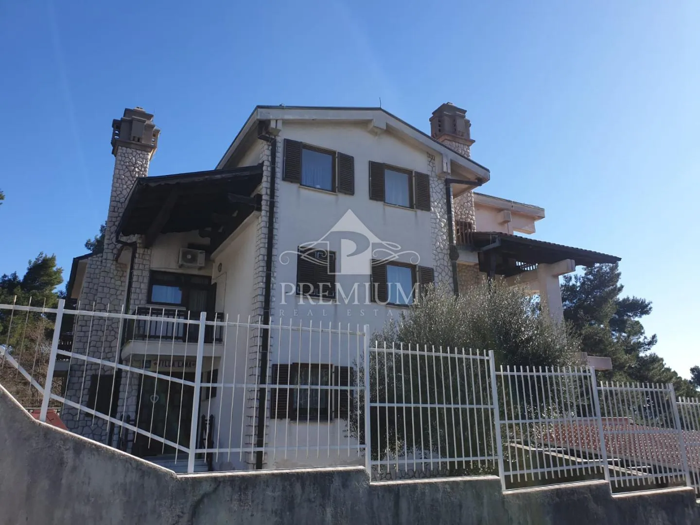 samostojeća apartmanska kuća sa prekrasnim pogledom - slika 3