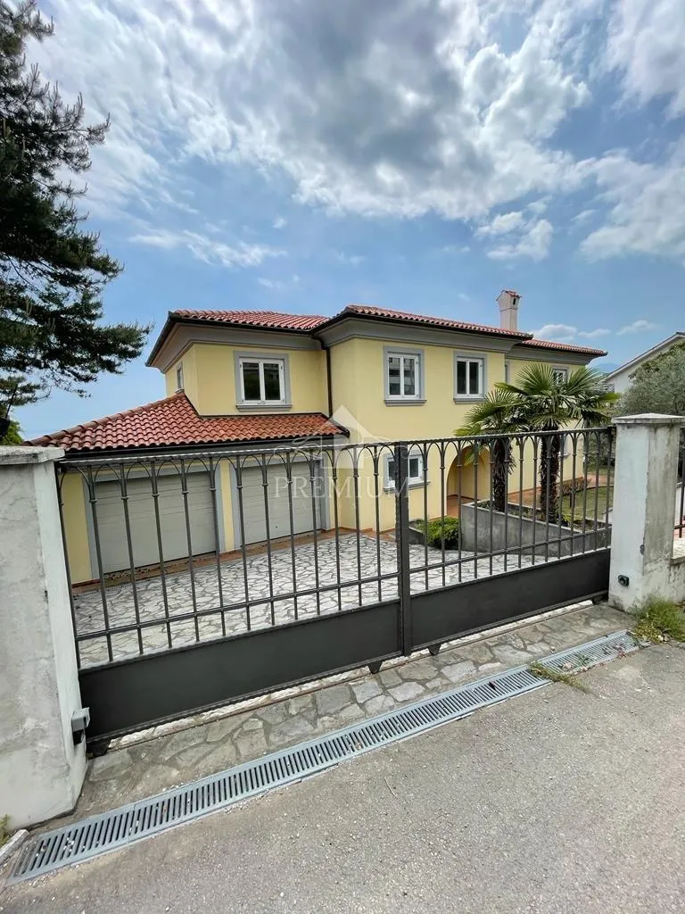 reprezentativna vila na mirnoj lokaciji - slika 4