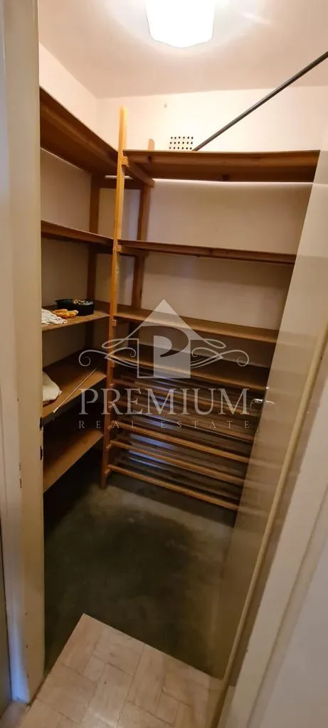 stan 50 m2 sa loggiom, pogled na more - slika 16