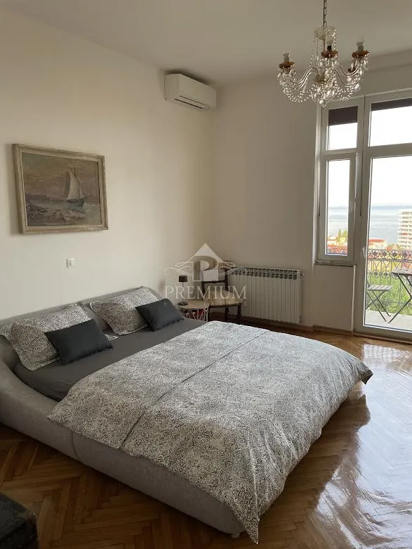 luksuzan stan za najam sa tri balkona i velikom terasom sa pogledom - slika 22