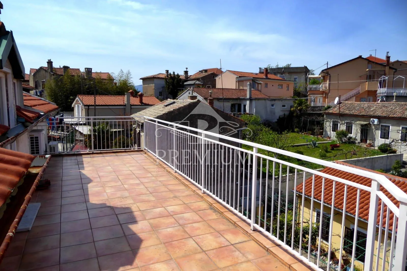 kuća sa tri stambene jedinice, okućnica, blizina centra - slika 15