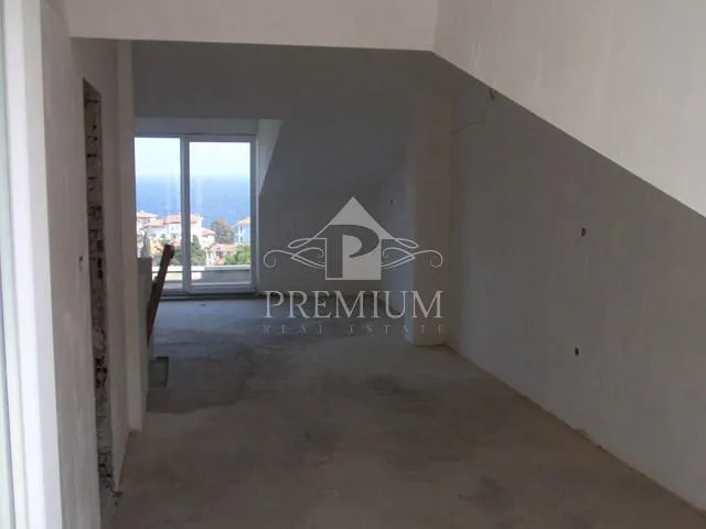 dvoetažni stan sa 2 terase i balkonom, blizina centra - slika 34