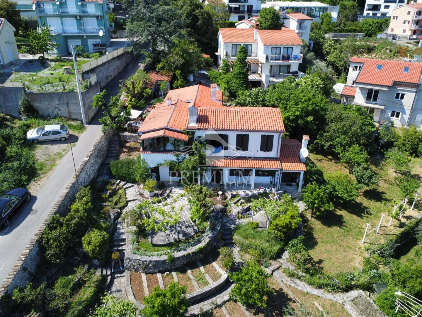 obiteljska kuća sa velikom okućnicom na mirnoj lokaciji - slika 3