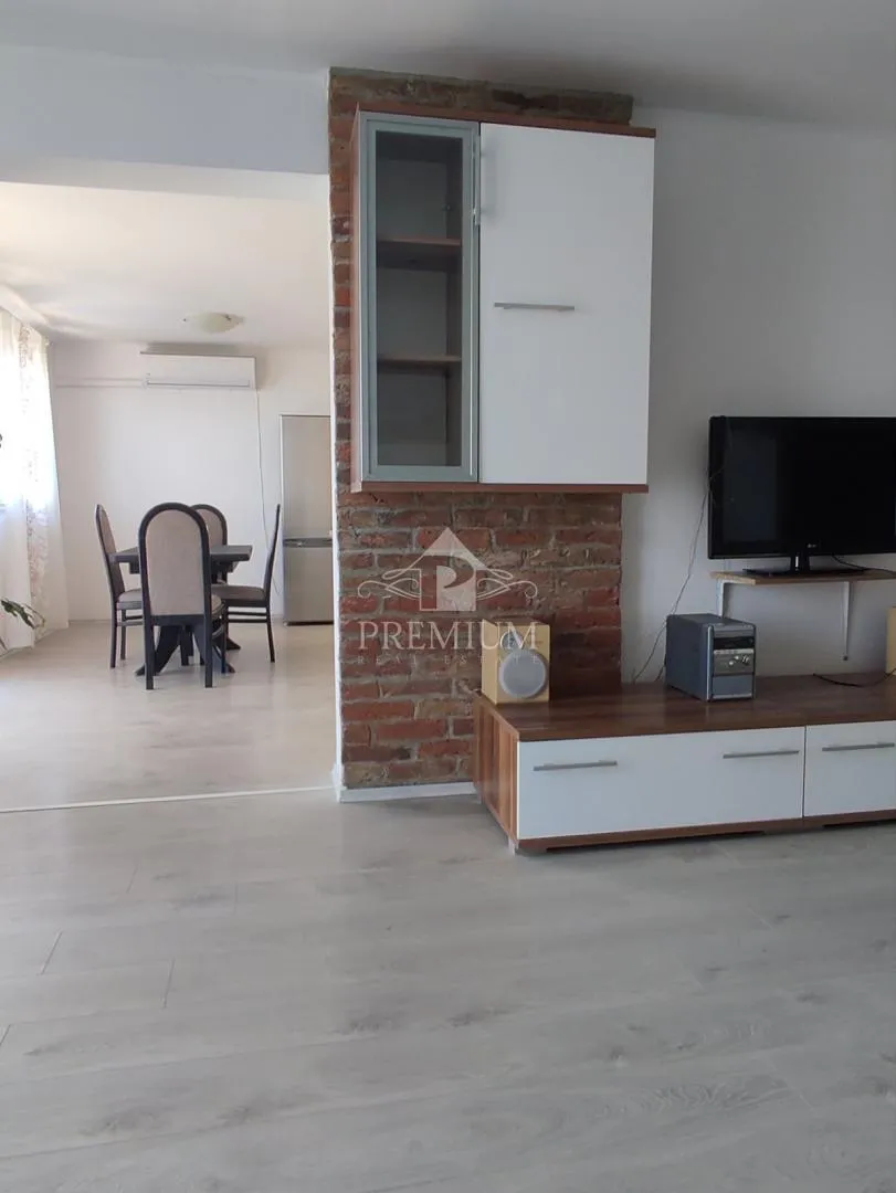 dvosobni stan na mirnoj lokaciji - slika 11