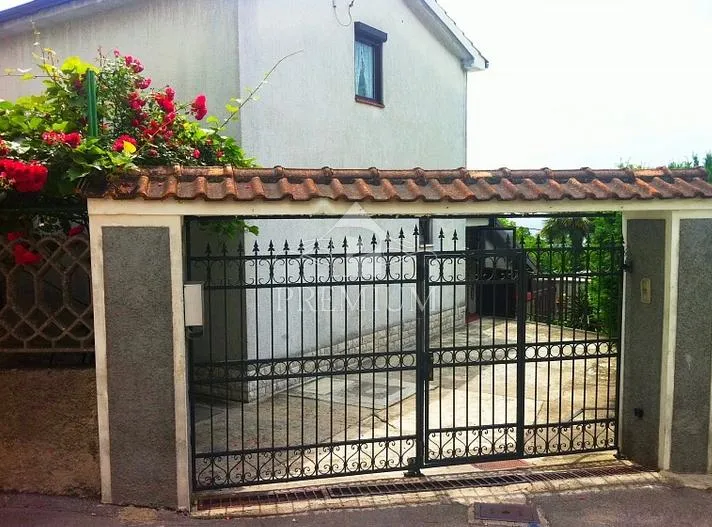 samostojeća kuća sa velikom okućnicom - slika 16