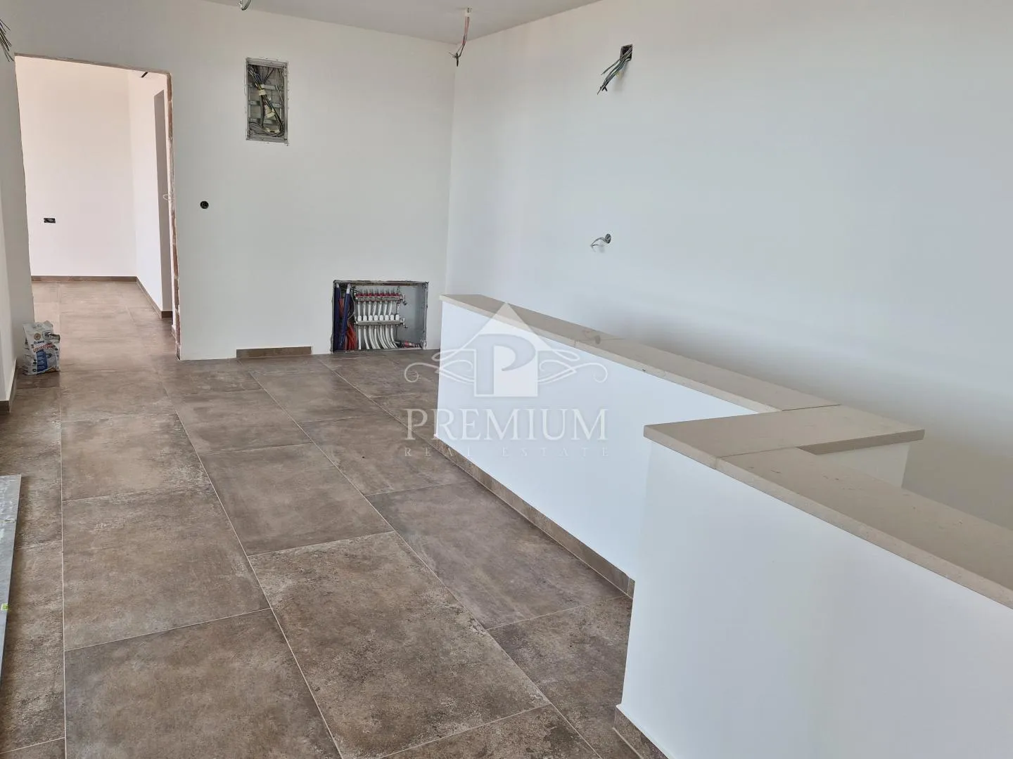 moderna novogradnja sa bazenom, pogled, garaža - slika 24
