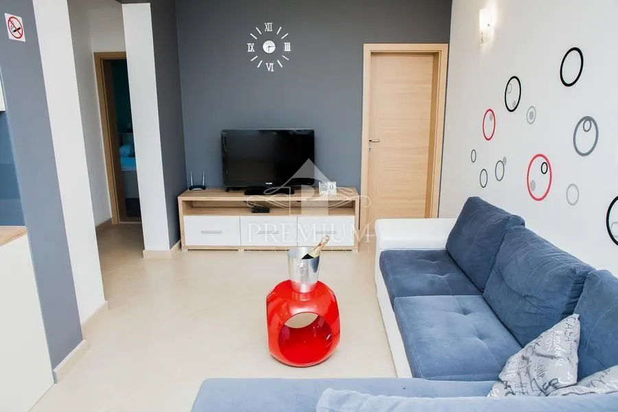 etaža kuće sa dva odvojena apartmana na mirnoj lokaciji - slika 30