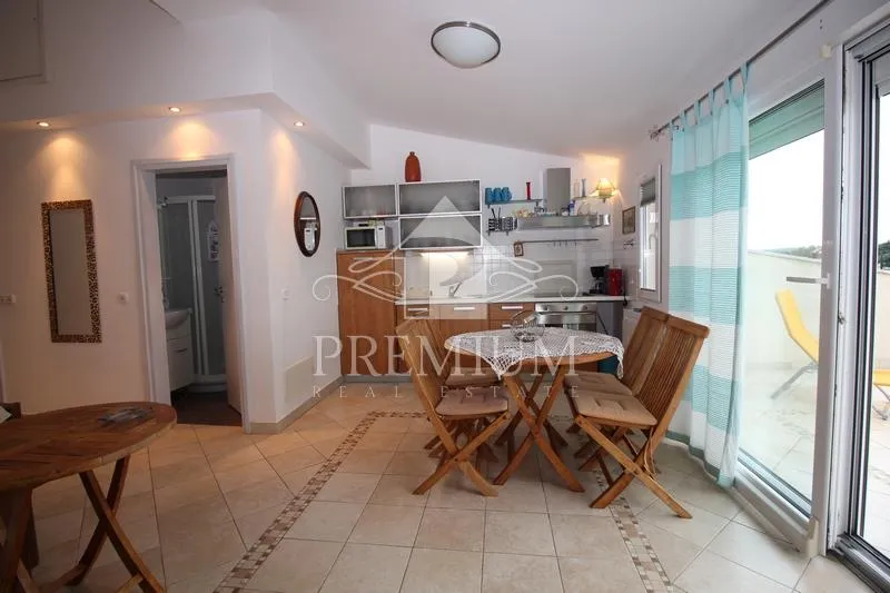 stara jezgra, kuća na 4 etaže, 5 apartmana, pogodno za razne djelatnosti - slika 48