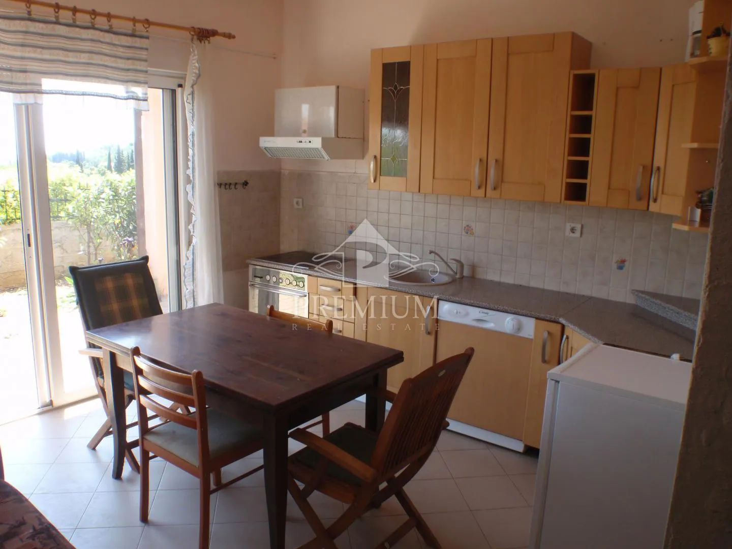 stan u prizemlju 44 m2, blizina mora, pogled - slika 10