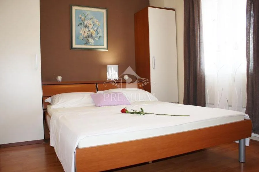 etaža kuće sa dva odvojena apartmana na mirnoj lokaciji - slika 14