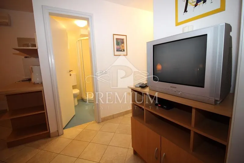 stara jezgra, kuća na 4 etaže, 5 apartmana, pogodno za razne djelatnosti - slika 24