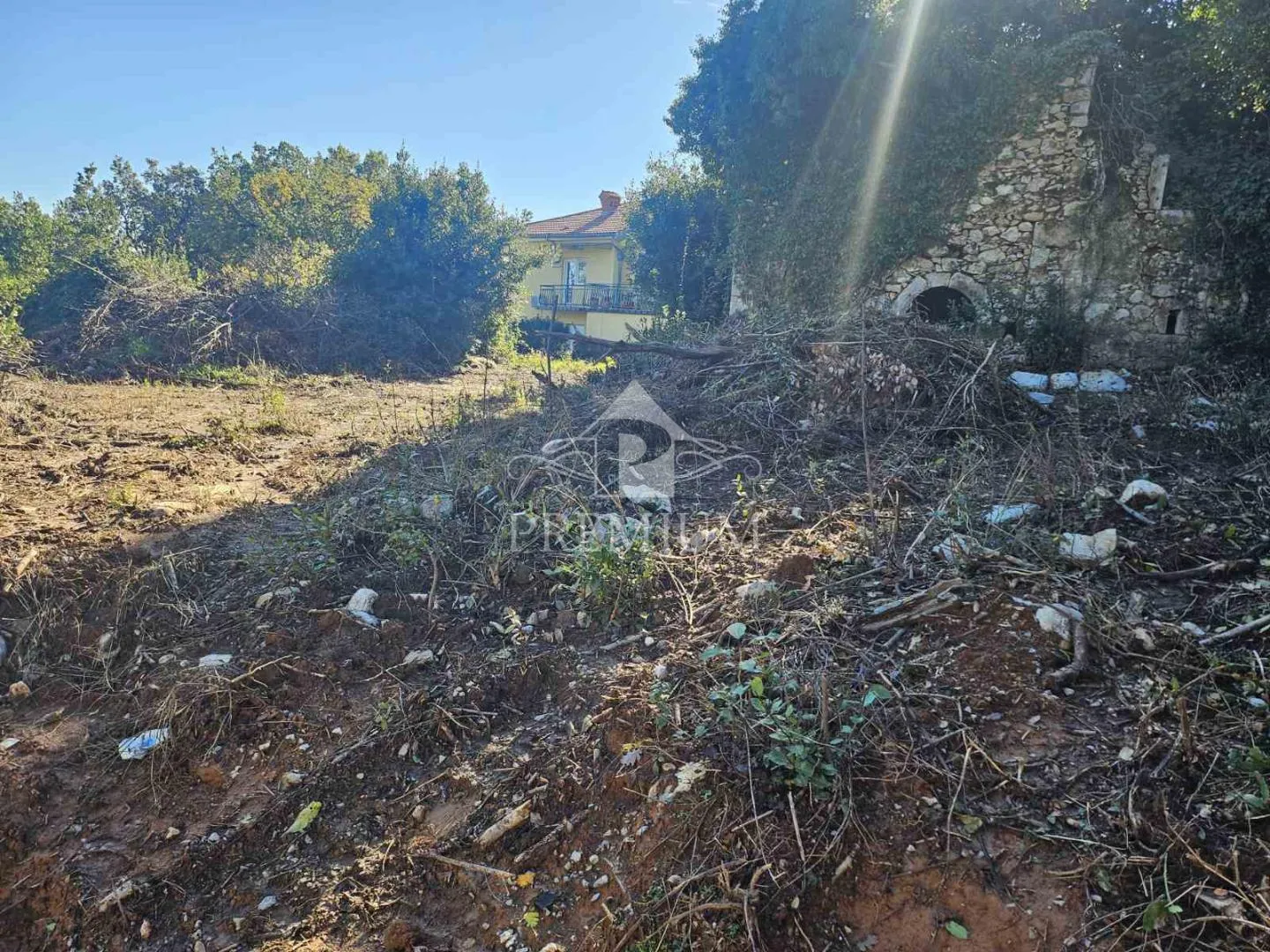 stara kamena ruševina sa okućnicom - slika 5