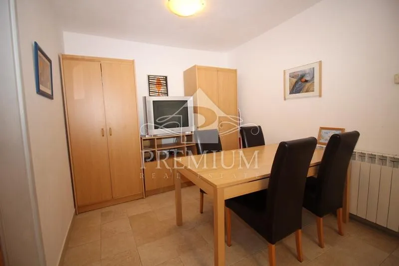 stara jezgra, kuća na 4 etaže, 5 apartmana, pogodno za razne djelatnosti - slika 30