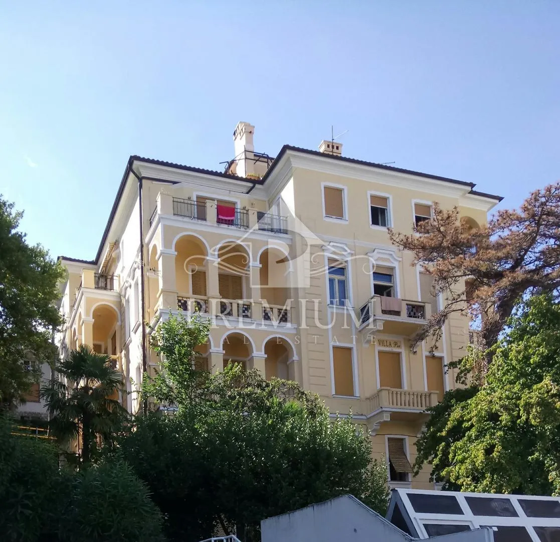 adaptiran stan u staroj vili blizu centra i mora, garaža, pogled - slika 43