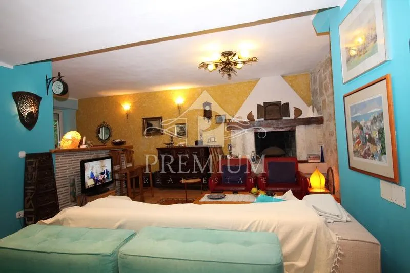 stara jezgra, kuća na 4 etaže, 5 apartmana, pogodno za razne djelatnosti - slika 5