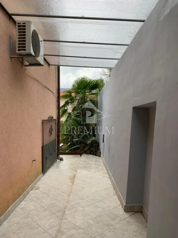 troetažni stan 290 m2, blizina mora, pogled,garaža - slika 30
