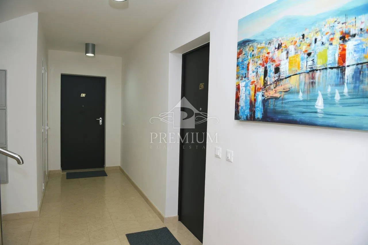 apartman na mirnoj lokaciji, novogradnja, parking, pogled - slika 15