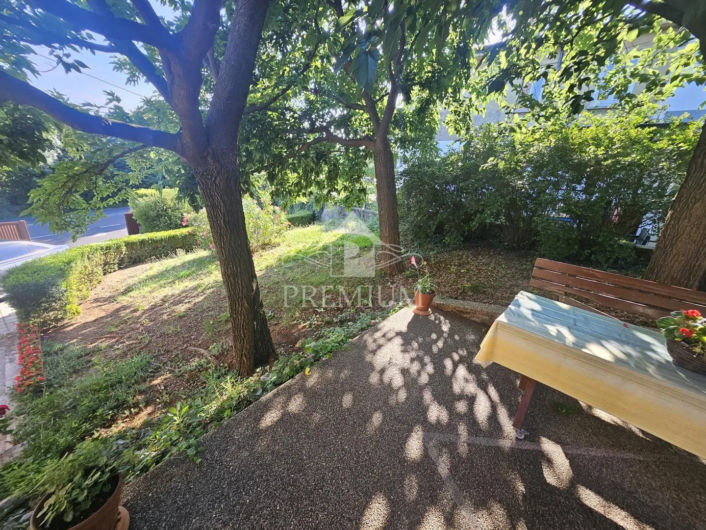 etaža kuće sa velikom okućnicom - slika 8