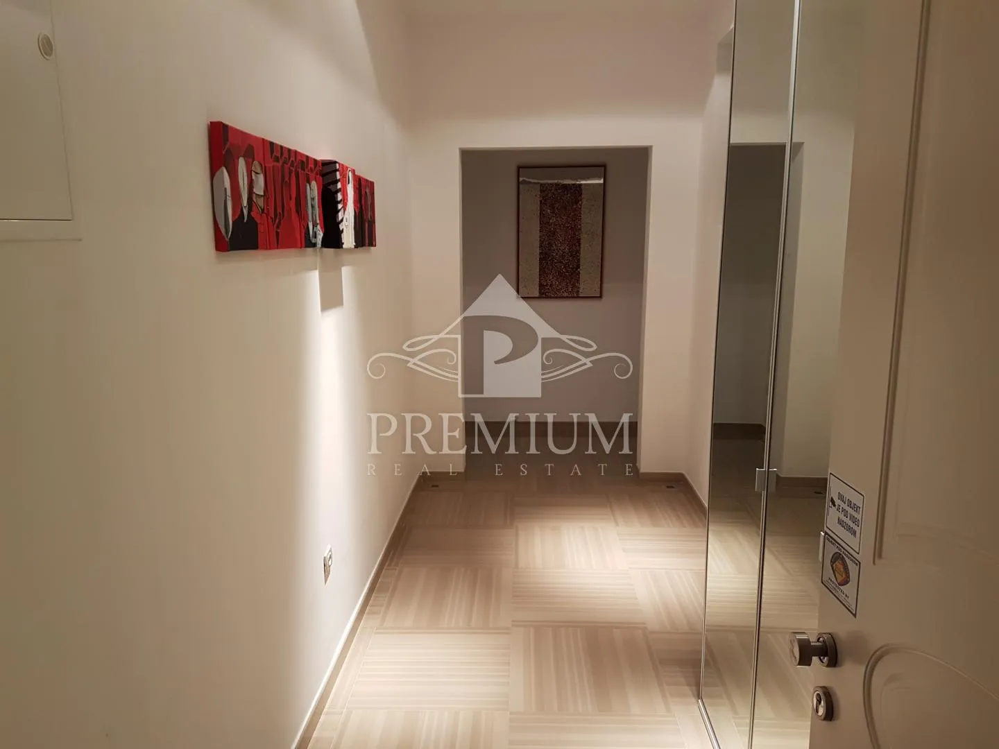 adaptiran stan u staroj vili blizu centra i mora, garaža, pogled - slika 15