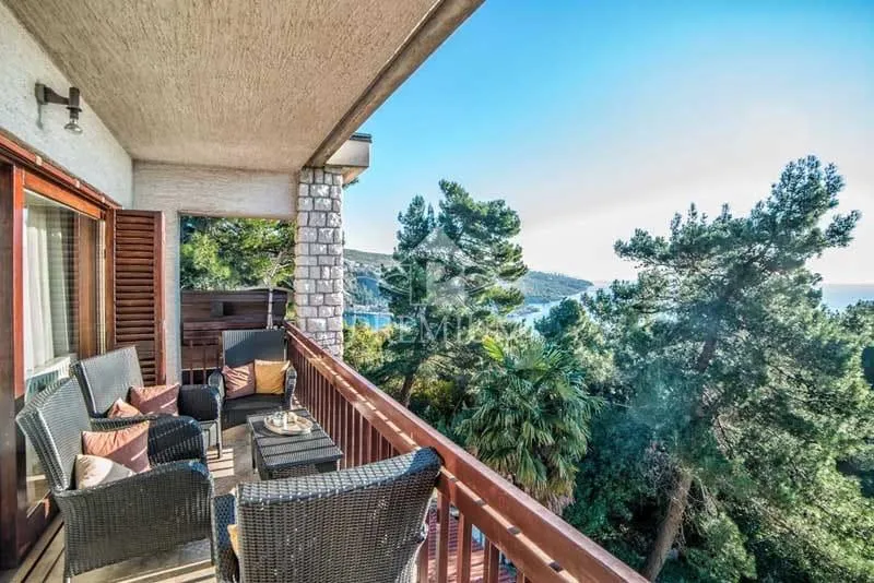 samostojeća apartmanska kuća sa prekrasnim pogledom - slika 10