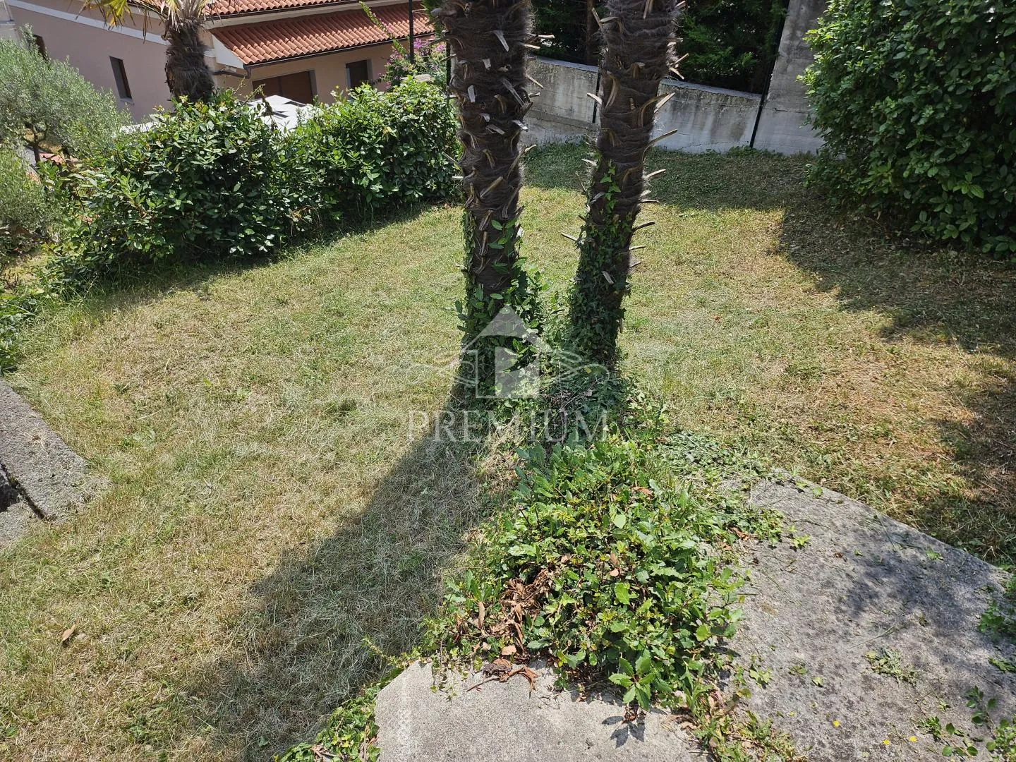 stan blizu centra sa prekrasnim pogledom - slika 23
