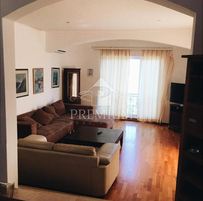 troetažni stan 290 m2, blizina mora, pogled,garaža - slika 9