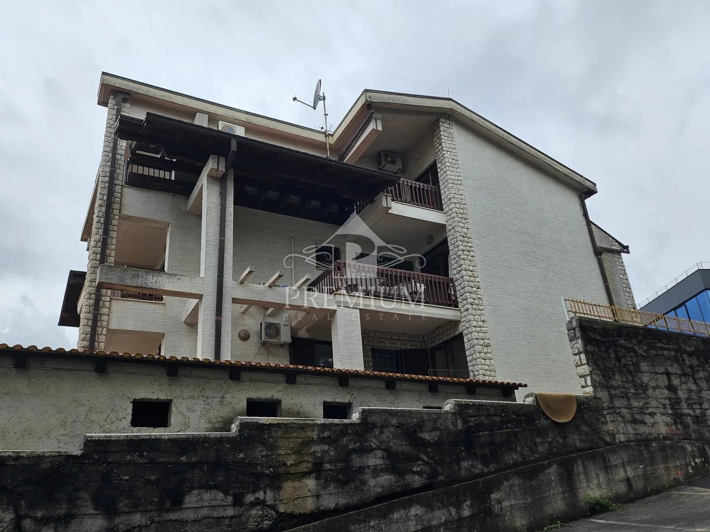samostojeća apartmanska kuća sa prekrasnim pogledom - slika 5
