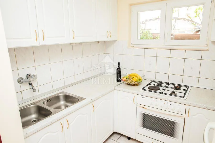 etaža kuće sa dva odvojena apartmana na mirnoj lokaciji - slika 31
