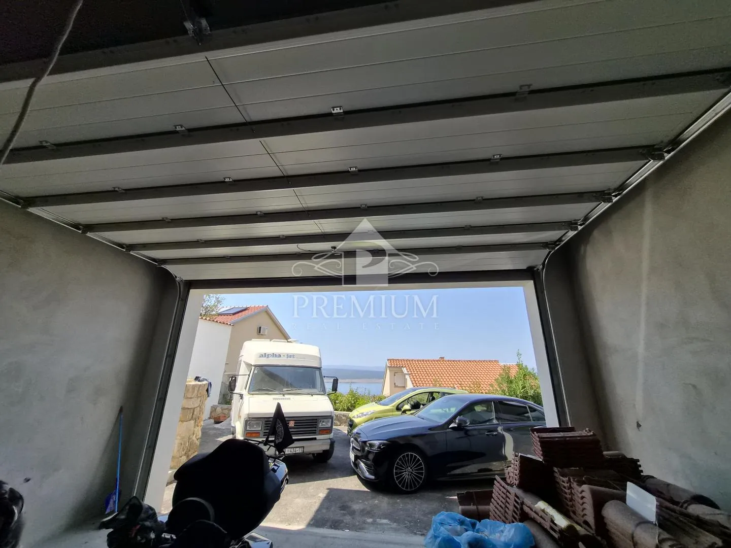moderna novogradnja sa bazenom, pogled, garaža - slika 32
