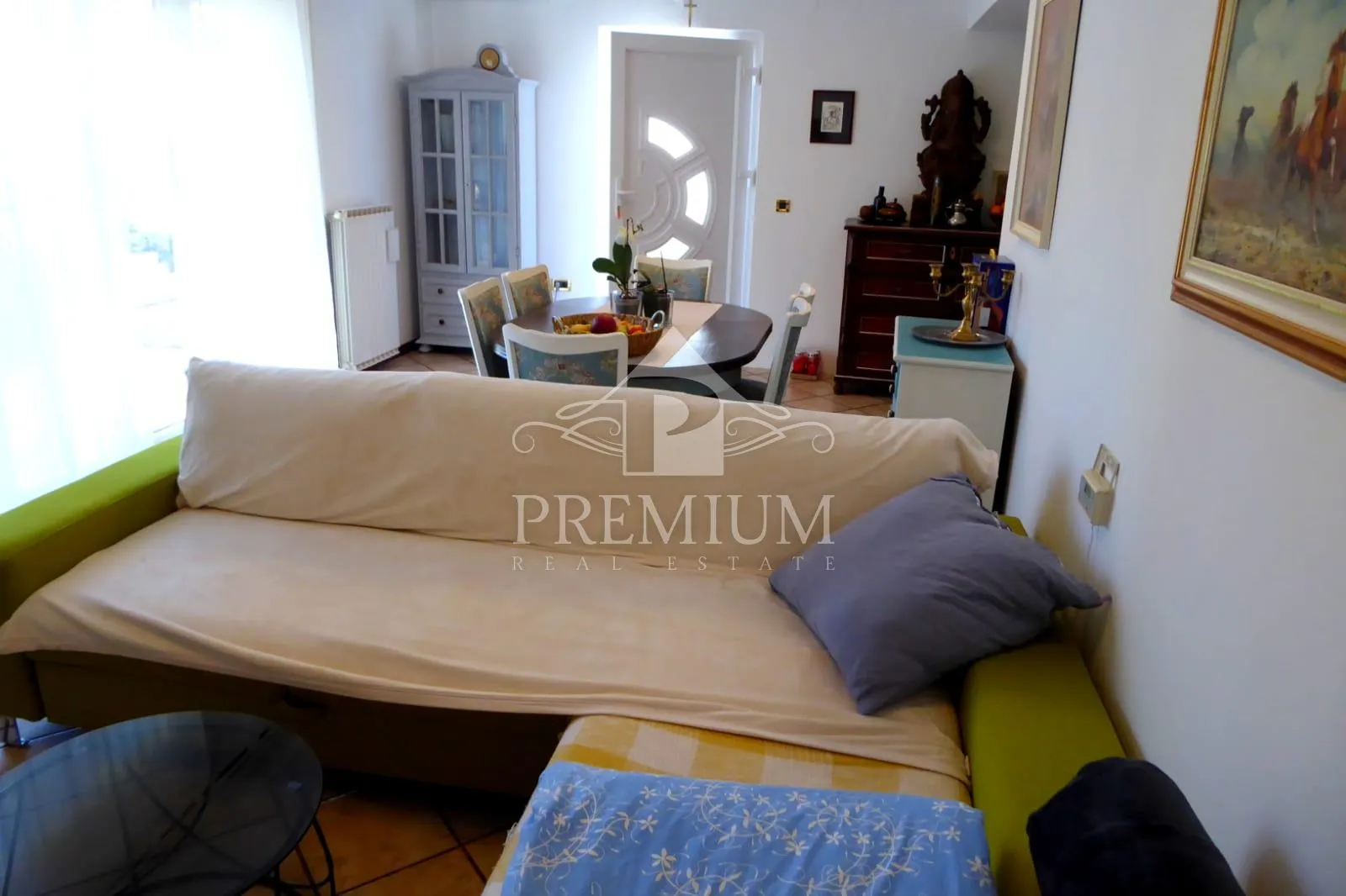 kuća sa tri apartmana, bazen, blizina mora, okućnica - slika 34