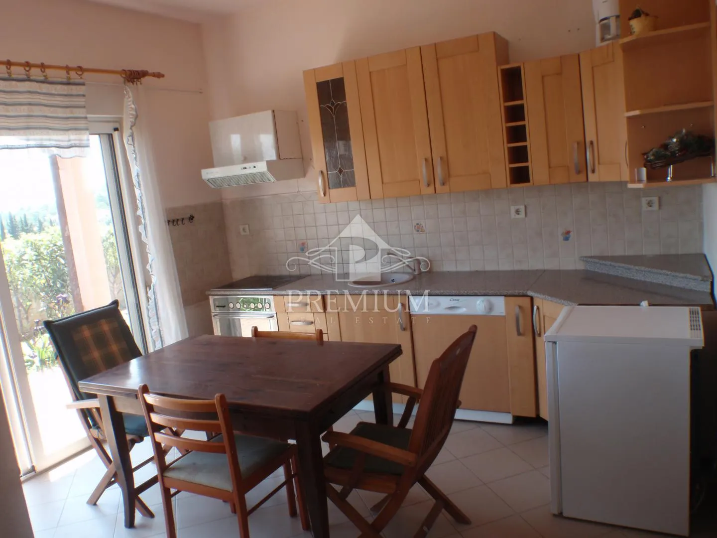 stan u prizemlju 44 m2, blizina mora, pogled - slika 12