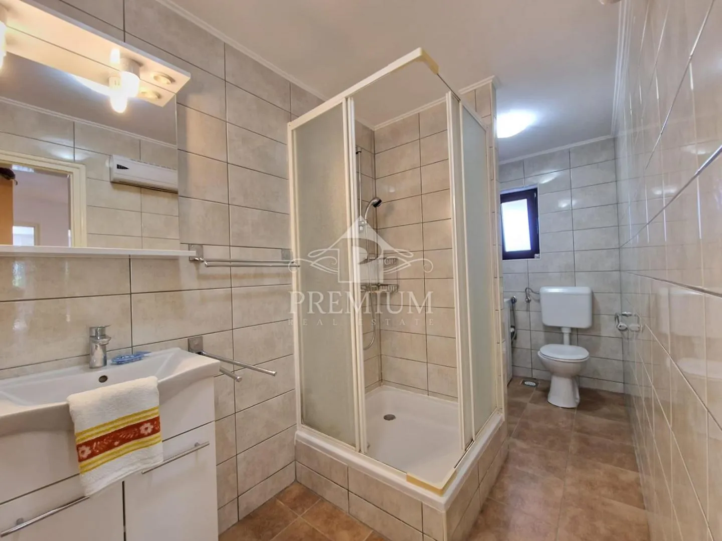 kuća na mirnoj lokaciji sa velikom okućnicom - slika 25