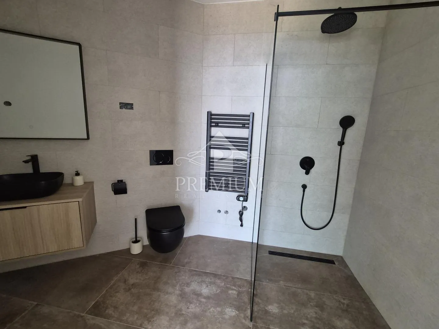 moderna novogradnja sa bazenom, pogled, garaža - slika 18