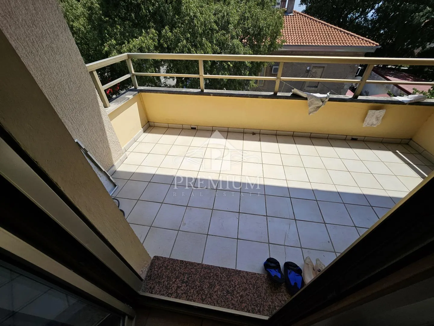 gospodski stan na dvije etaže, garaža, vrt - slika 22