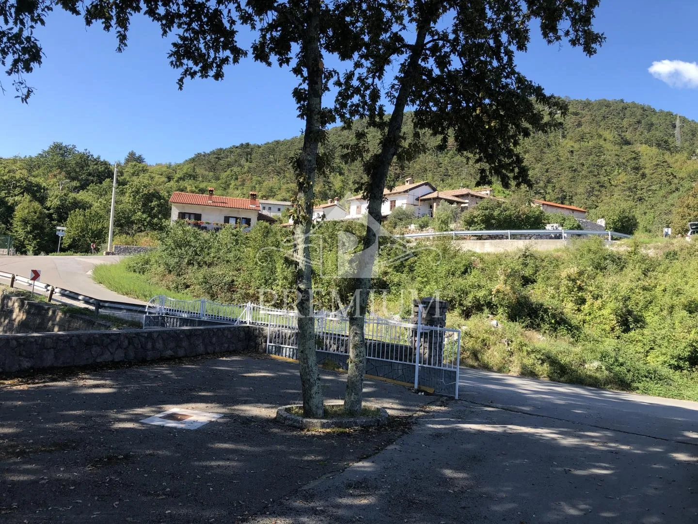 zemljište sa građ. dozvolom i plaćenim komunalijama - slika 6